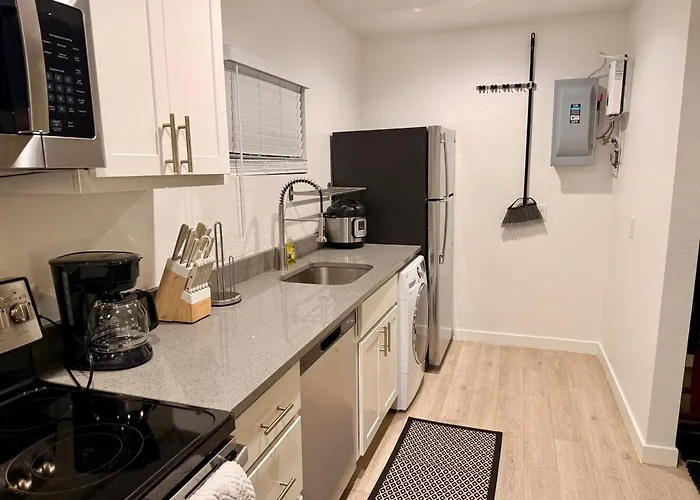 Violet Casita Tempe