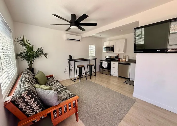 Violet Casita Apartment